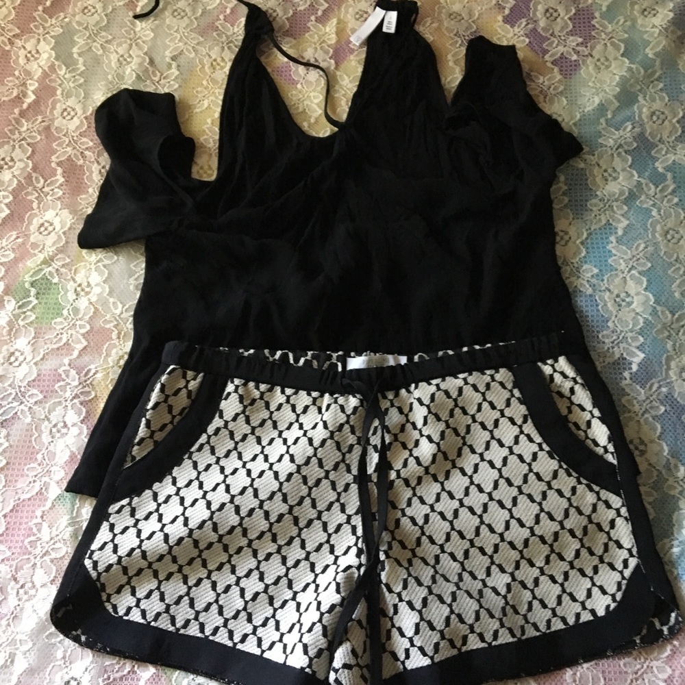 Shorts - Picture 2 of 6